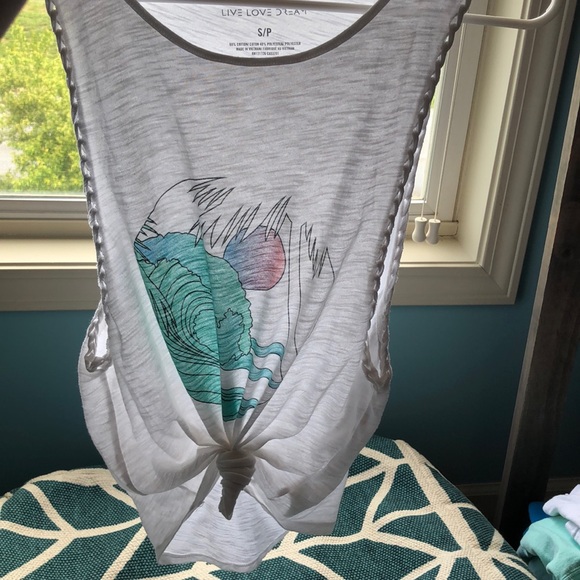 Summer tank top🌞🌺 - Picture 4 of 5